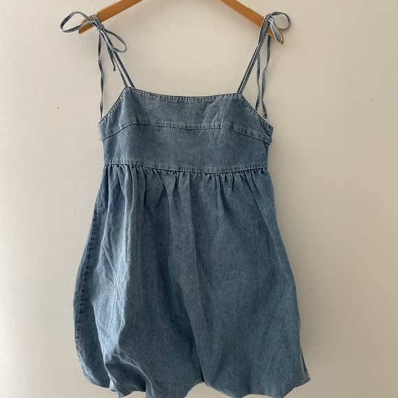 Lulus Charmed Aura Light Wash Blue Denim Tie-Strap Bubble Hem Mini Dress NWT Med - Picture 5 of 15